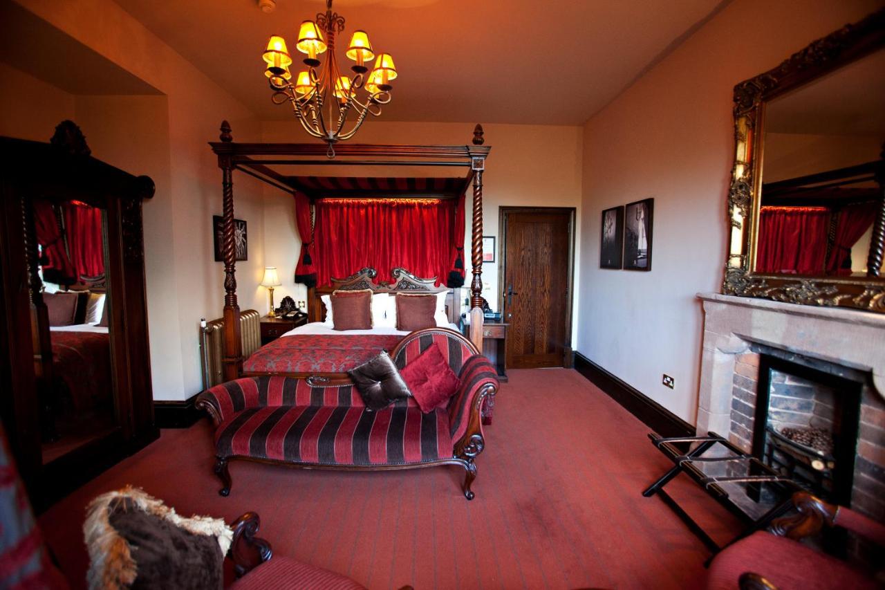 Peckforton Castle Tarporley Esterno foto